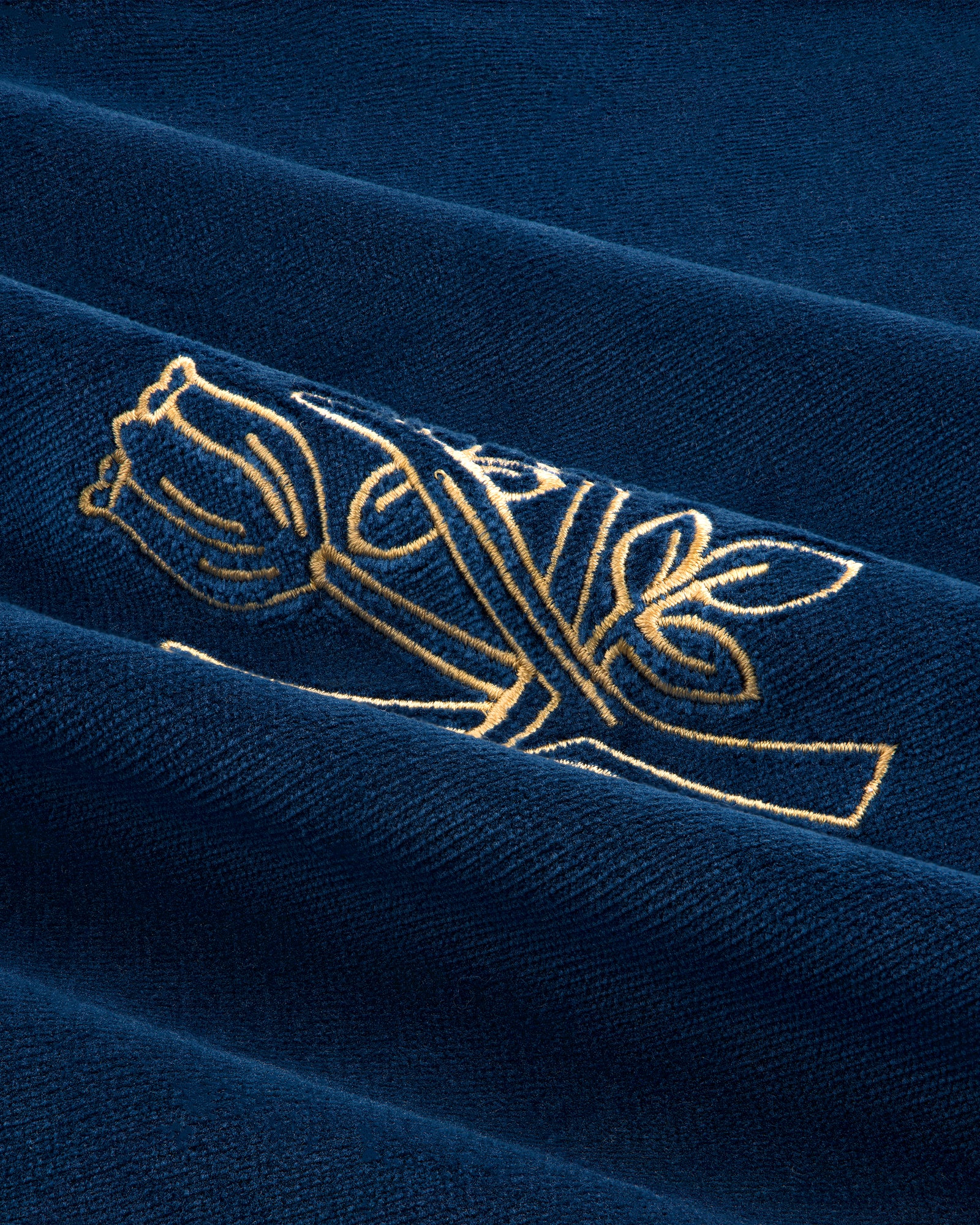 Queens Crest Throw Pillow