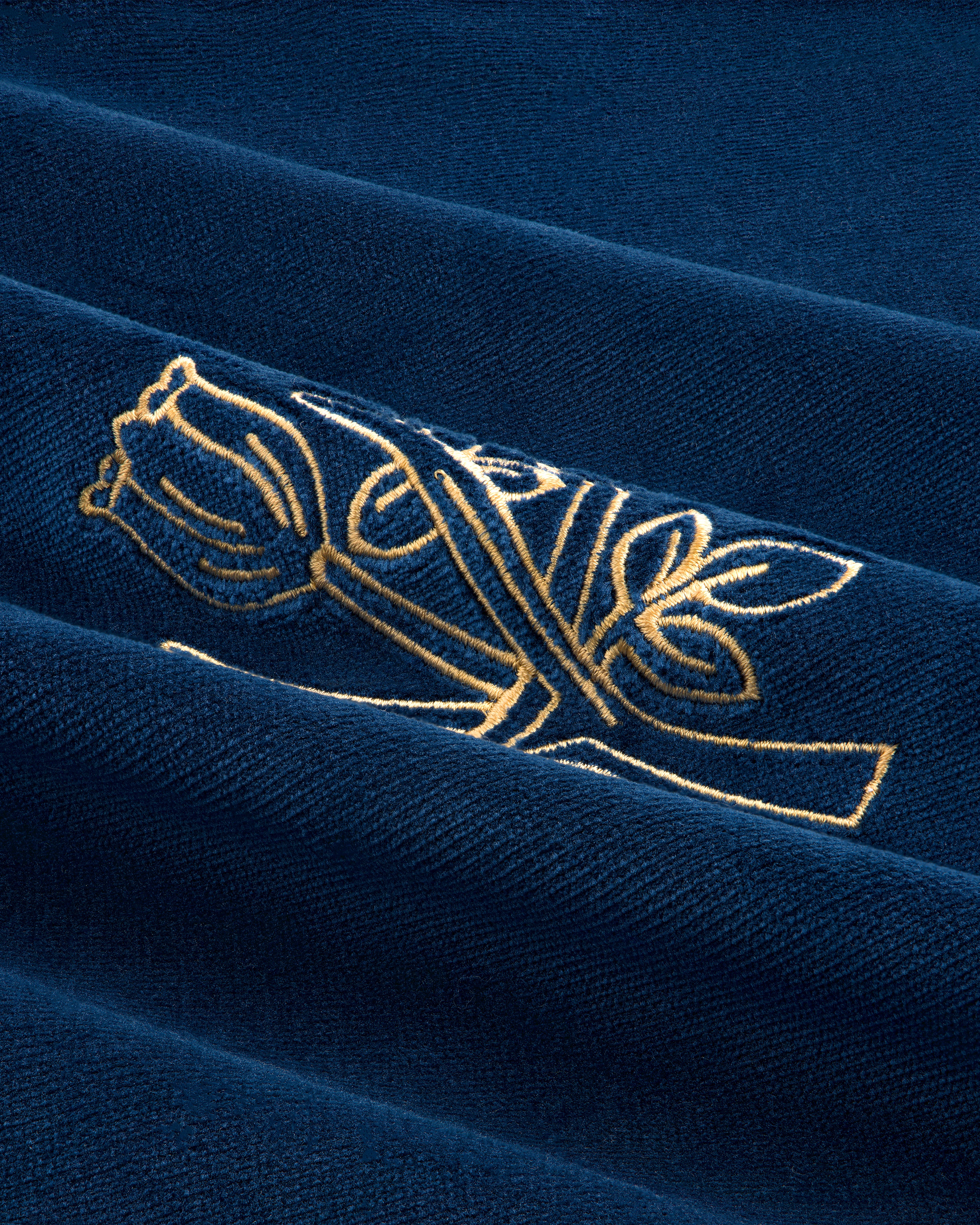 Queens Crest Throw Pillow