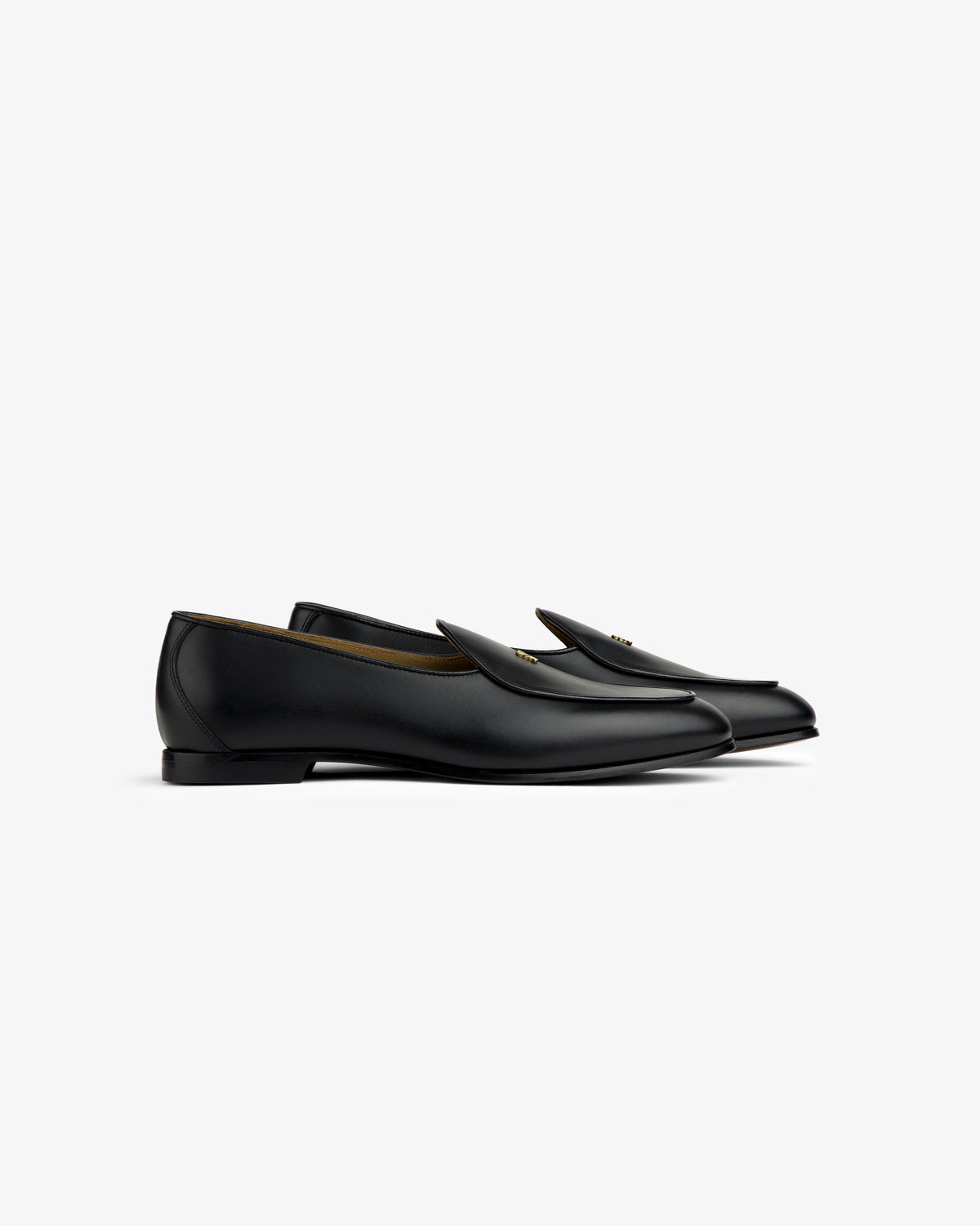 Crest Salóni Loafer in black leather with flat heels, side view on a plain white background.