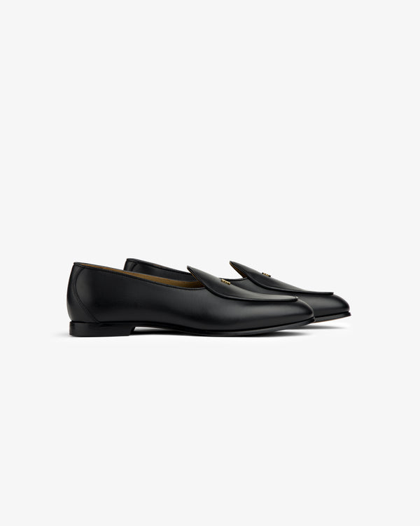 Crest Salóni Loafer in black leather with flat heels, side view on a plain white background.