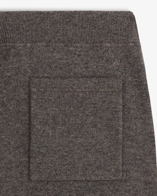 Close-up of Pavilion Cashmere Sweatpant in brown knit with ribbed waistband and square side patch pocket.