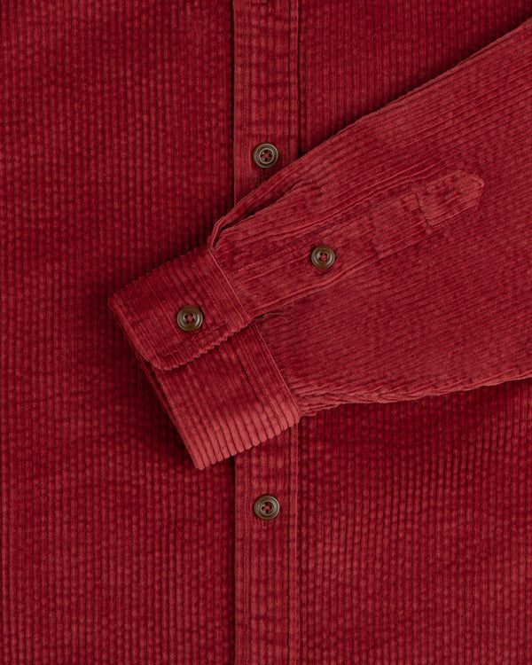 Corduroy Leon Overshirt in dark red corduroy with buttons on the cuffs and front placket.