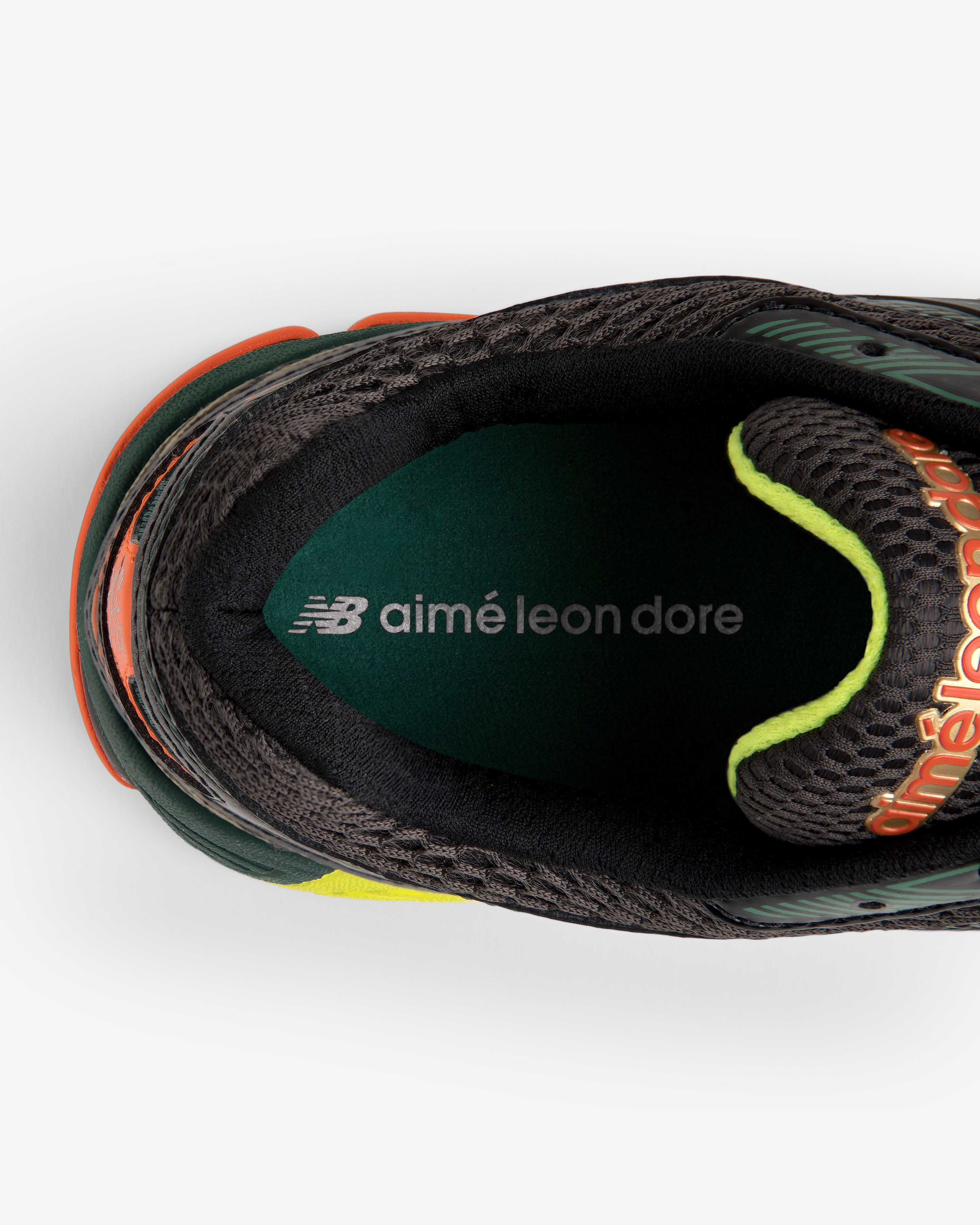 Top view of the ALD / New Balance 860v2 sneaker in dark colors with NB aimé leon dore branding on the insole.
