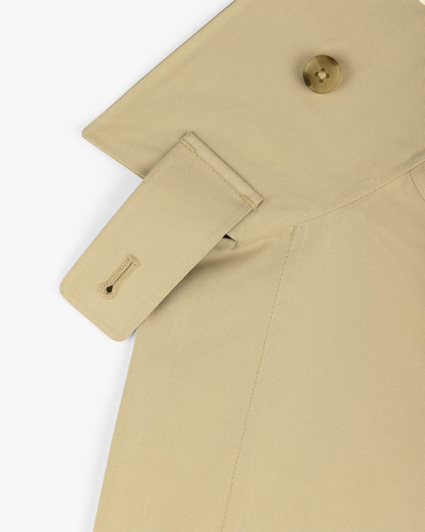 Close-up of GORE-TEX Balmacaan Coat's beige collar with a button and fabric strap featuring a buttonhole.