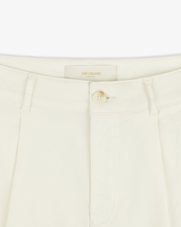 Close-up of Pleated Linen Blend Bermuda Short in cream with a single button and belt loops at the waistband.