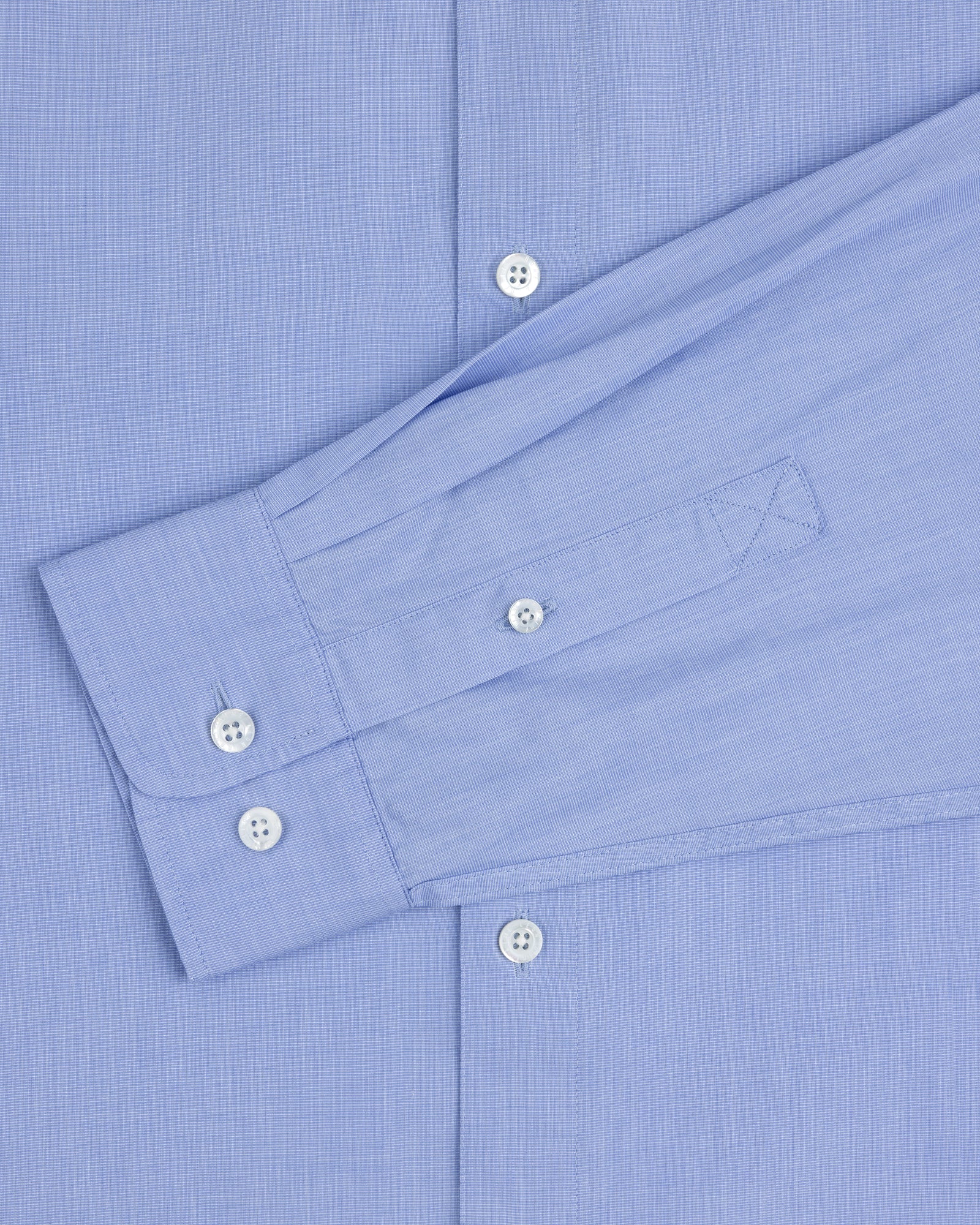 Poplin Casual Shirt in light blue with white buttons, shown from the front and featuring a buttoned long sleeve cuff.