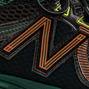Color: Black multi